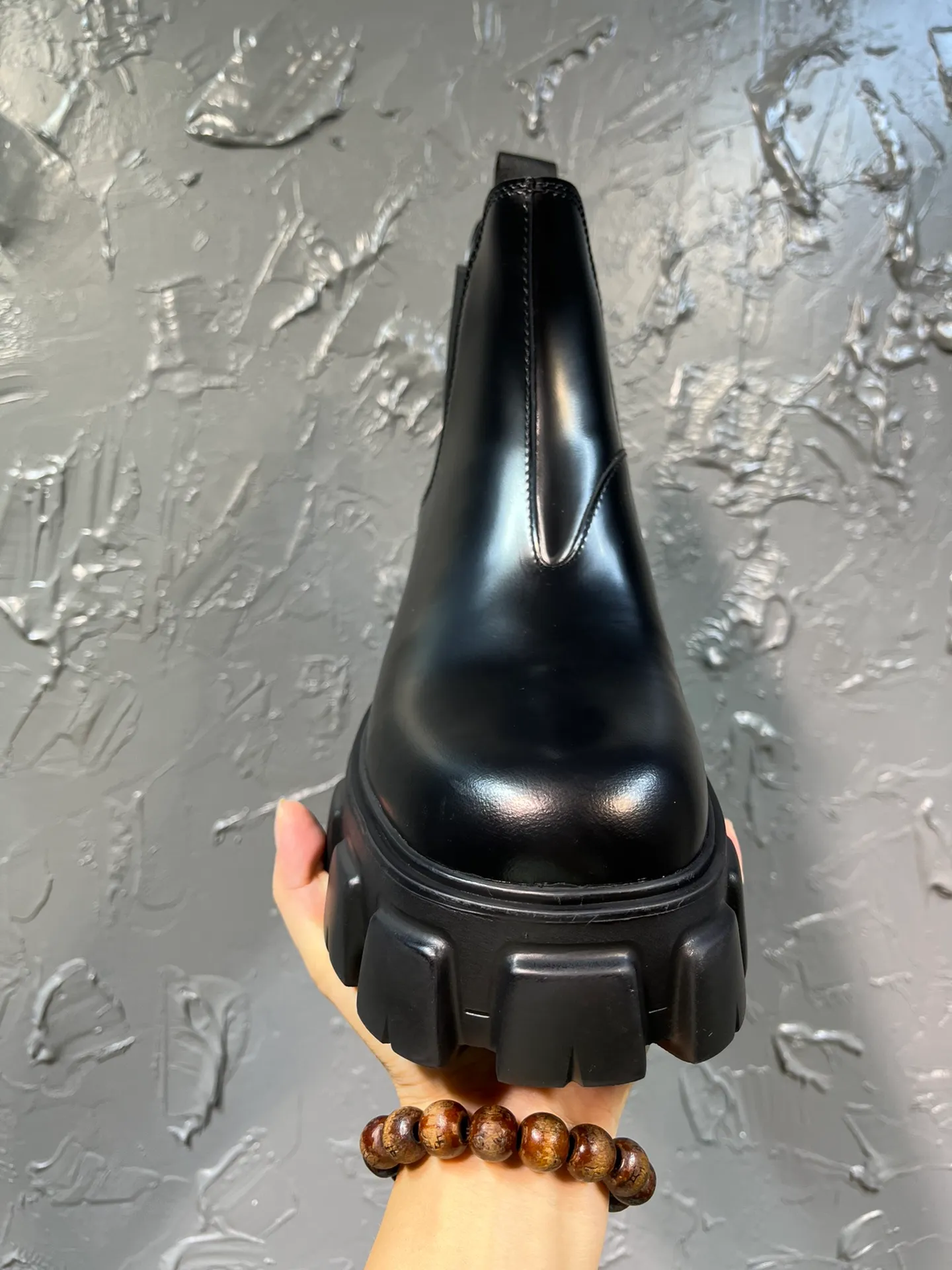 Men's shoes 💰820💰 🔥🔥🔥Upgraded version 2025 new Prada Prada triangular enamel logo, round-toe elastic Martin boots, original one-to-one development, outsole one-to-one private molding, the fabric is made of imported open edge beads, lining cowhide, foot-pad cowhide, sole height 5cm, outsole original rubber foam sole, full package, code number 39-46